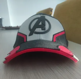 Gorra Avengers Negra y Roja
