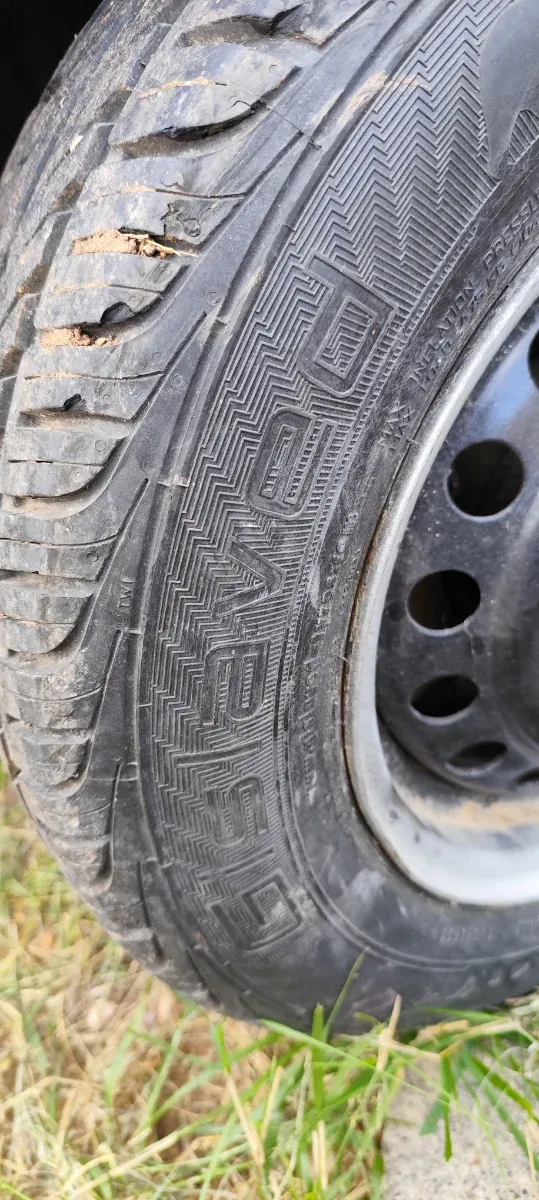 Neumático 175/70 R13