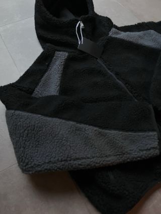 Chaqueta Polar Mertra Negra y Gris