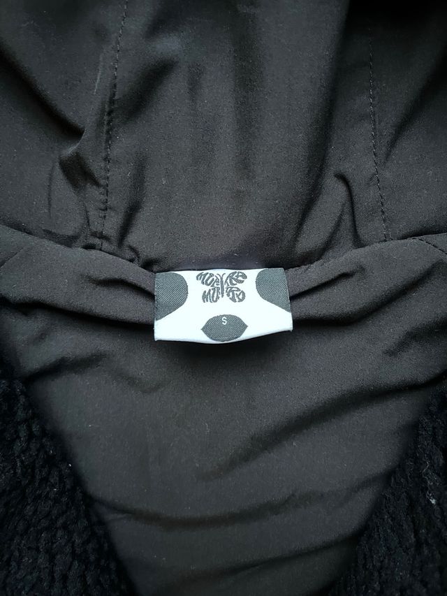 Chaqueta Polar Mertra Negra y Gris