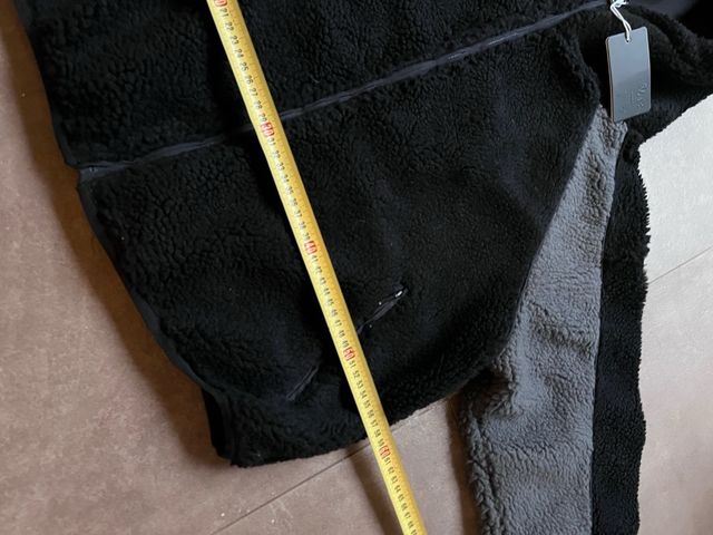 Chaqueta Polar Mertra Negra y Gris