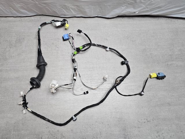 8215142M92 Alambre puerta delantera derecha TOYOTA