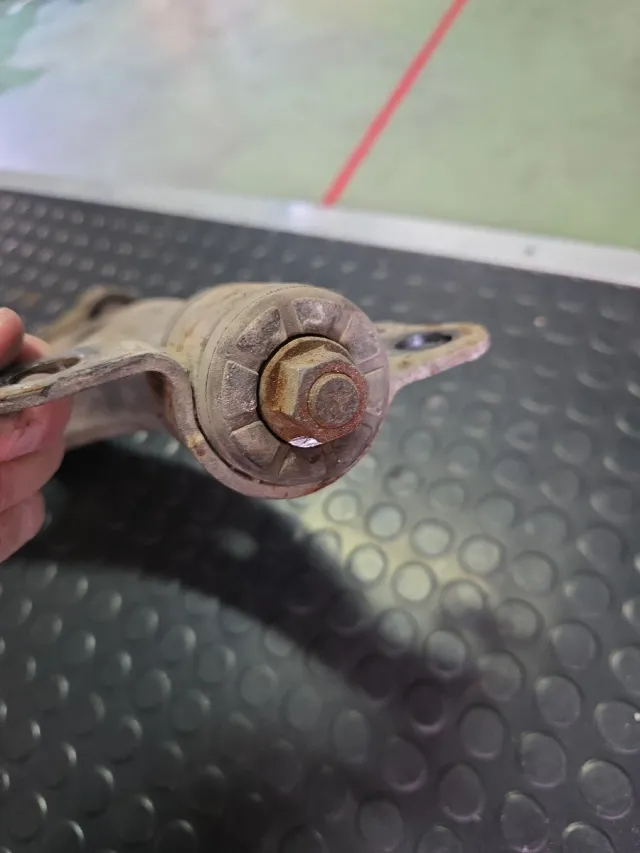 Basculante Izquierdo Toyota Rav 4