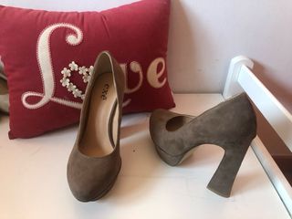 Zapatos Exé tacón color topo nuevos