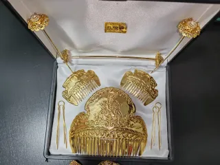 Aderezo y peinetas doradas fallera niña