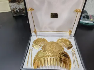 Aderezo y peinetas doradas fallera niña