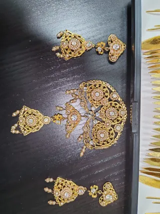 Aderezo y peinetas doradas fallera niña