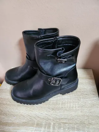 Botas de mujer negras con hebilla