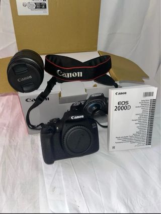 Fotocamera Canon EOS 2000D + Obiettivo