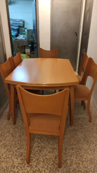 Mesa de comedor extensible con 6 sillas