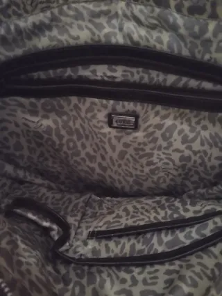 Borsa Guess monogram grande a spalla sul marrone