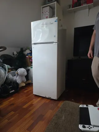 Nevera con congelador blanca