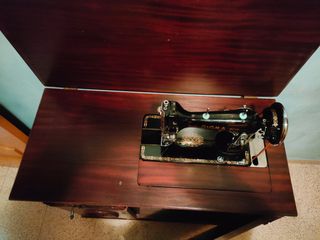 Maquina antigua de coser Sigma con mueble