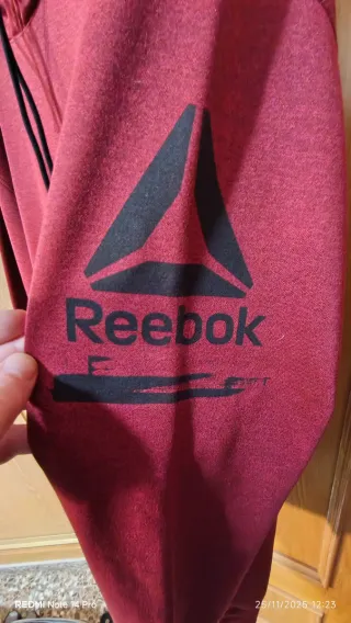 Sudadera Reebok Roja con Capucha