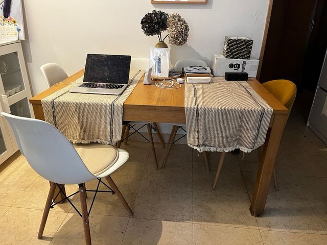 Mesa de comedor de madera