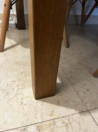 Mesa de comedor de madera