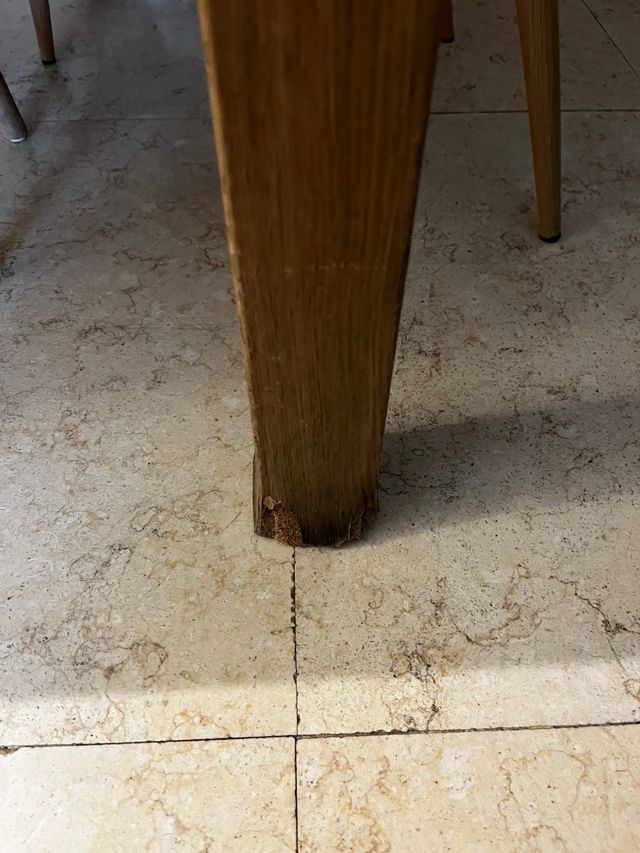 Mesa de comedor de madera