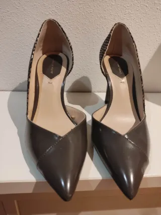 Zapatos de tacón piel serpiente y charol