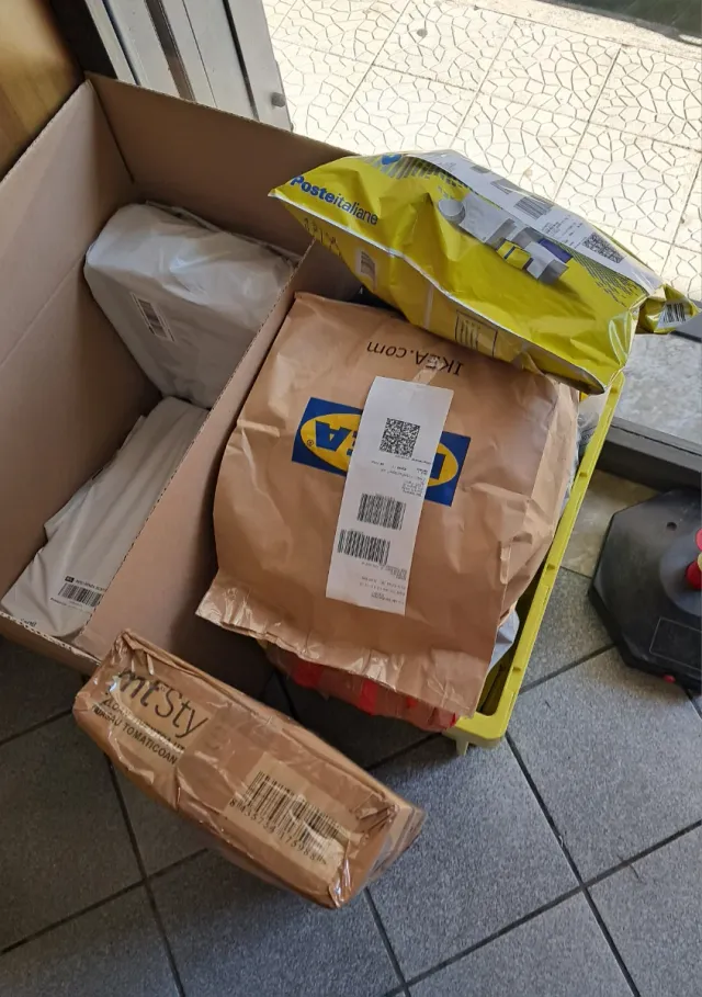 Pacchi Misteriosi Corriere Sorpresa