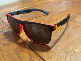 Gafas de sol hombre negras y rojas