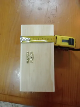 Caja de madera decorada con corazón