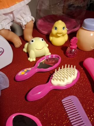 Muñeco con accesorios de baño