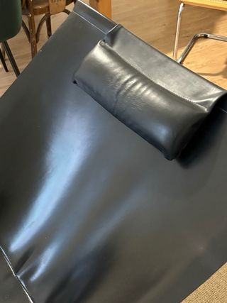 Sillón 501 Semana piel negra Hábitat