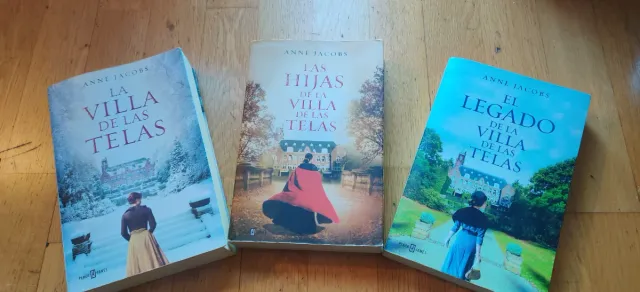 Tres primeros números de La villa de las telas