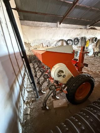 Sembradora Noli 4m 28 botas