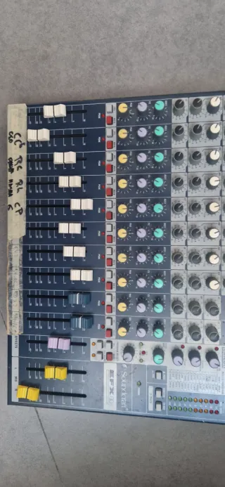 Soundcraft EFX8 Mesa de Mezclas