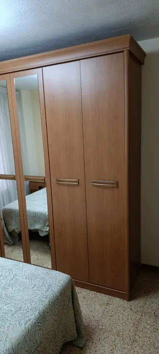 Armadio a 6 ante in legno e vetro