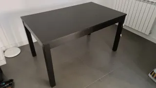 Mesa de comedor de madera negra