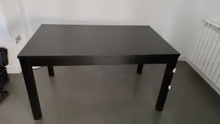 Mesa de comedor de madera negra