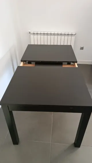 Mesa de comedor de madera negra