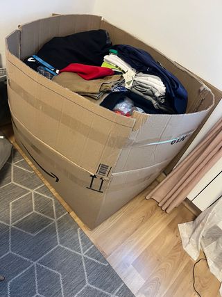 Caja de ropa variada200