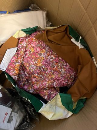 Caja de ropa variada200