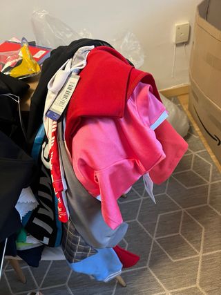 Caja de ropa variada200