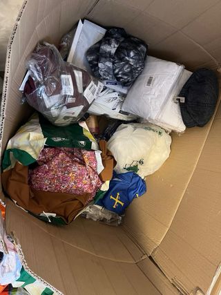 Caja de ropa variada200