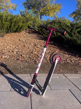 Patinete infantil rosa y negro