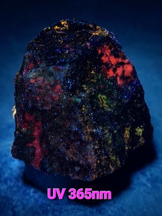 Calcita e Willemite: minerali fluorescenti