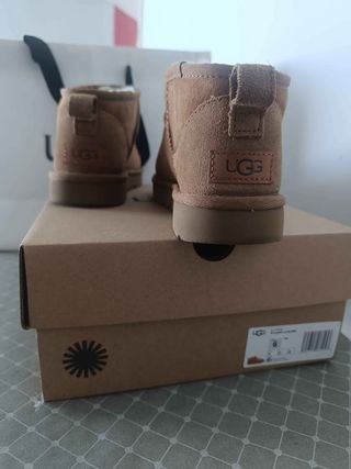Botas UGG Classic Ultra Mini