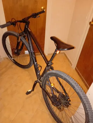 Bicicleta BTT Negra