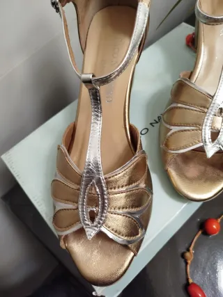 Sandalias fiesta doradas y plateadas