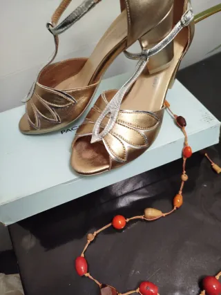 Sandalias fiesta doradas y plateadas