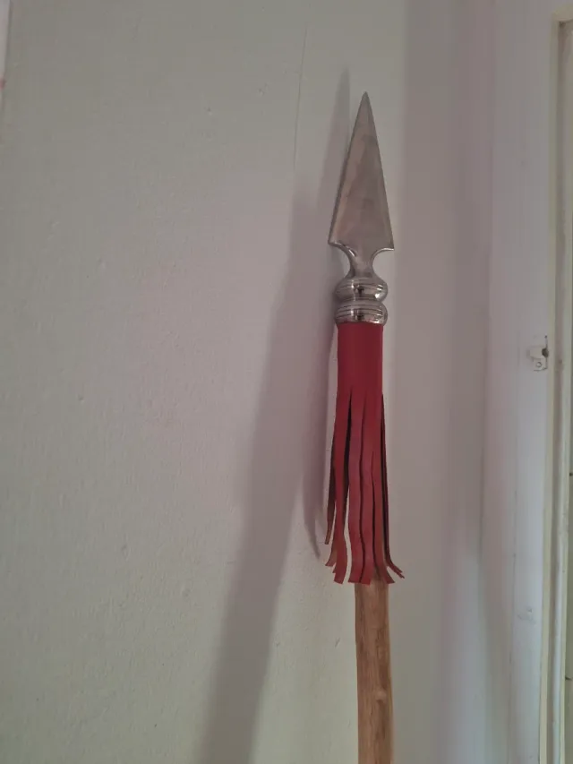 Lancia decorativa argentata