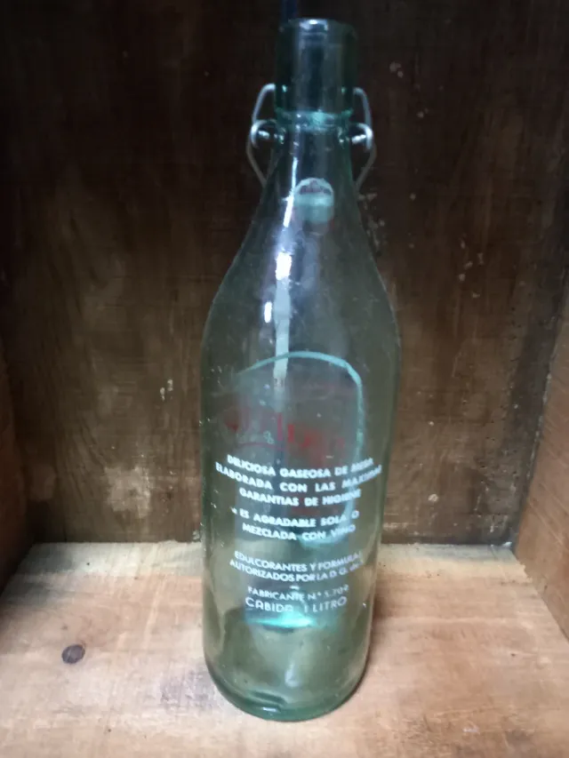 Vecchia Bottiglia di Gassosa