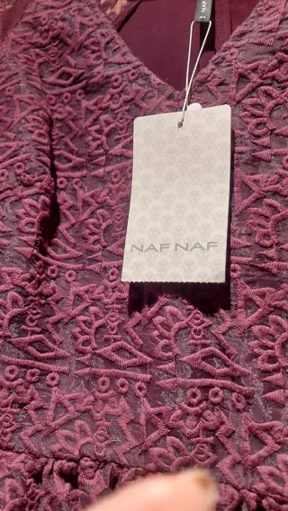 Vestido Naf Naf morado con etiquetas