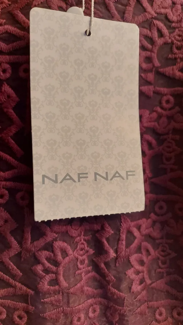 Vestido Naf Naf morado con etiquetas