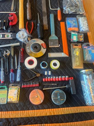 Lote de herramientas manuales variadas