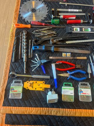 Lote de herramientas manuales variadas